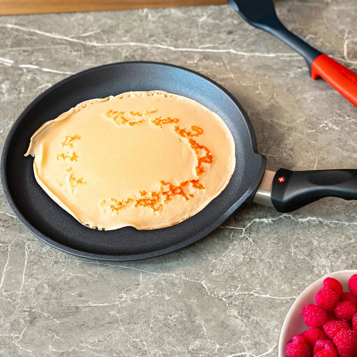 Swiss Diamond HD 9.25" Crêpe Pan