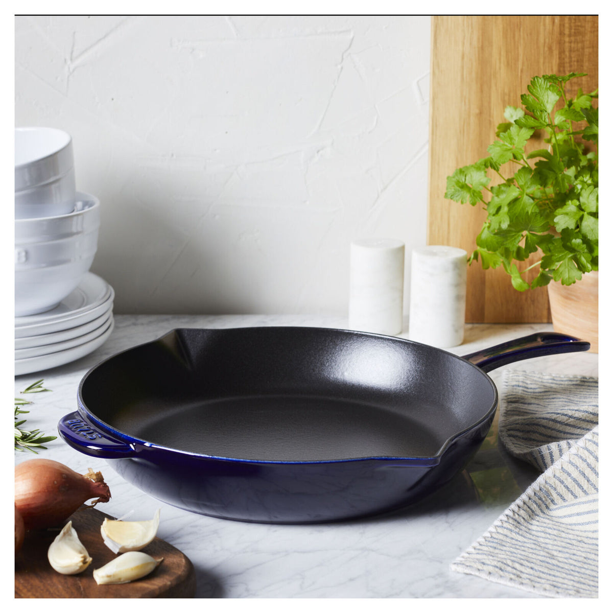 Staub 10-inch, Fry Pan, Dark Blue